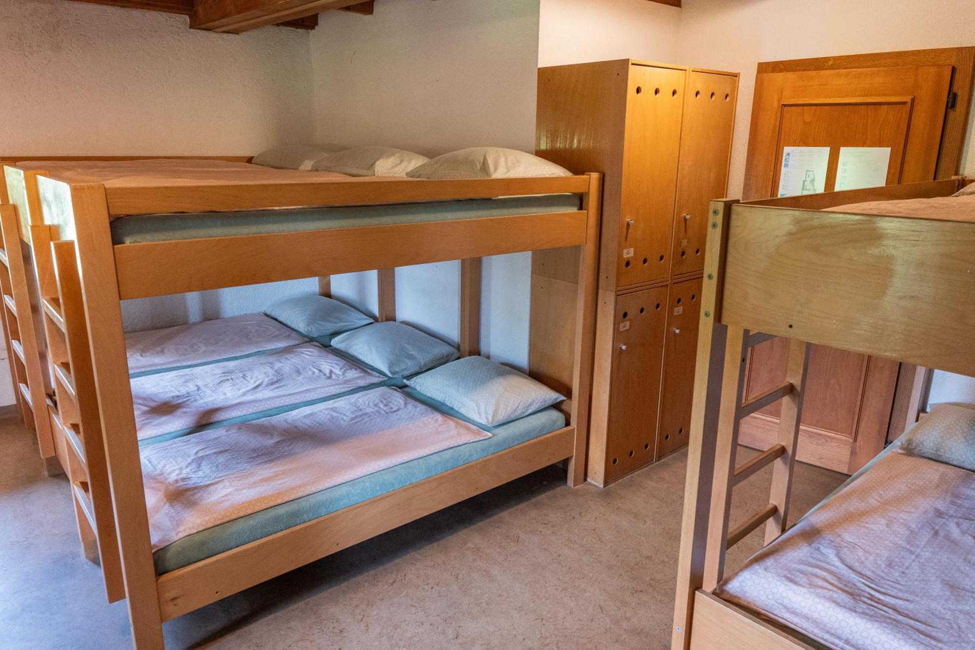 Brugg Youth Hostel Екстериор снимка